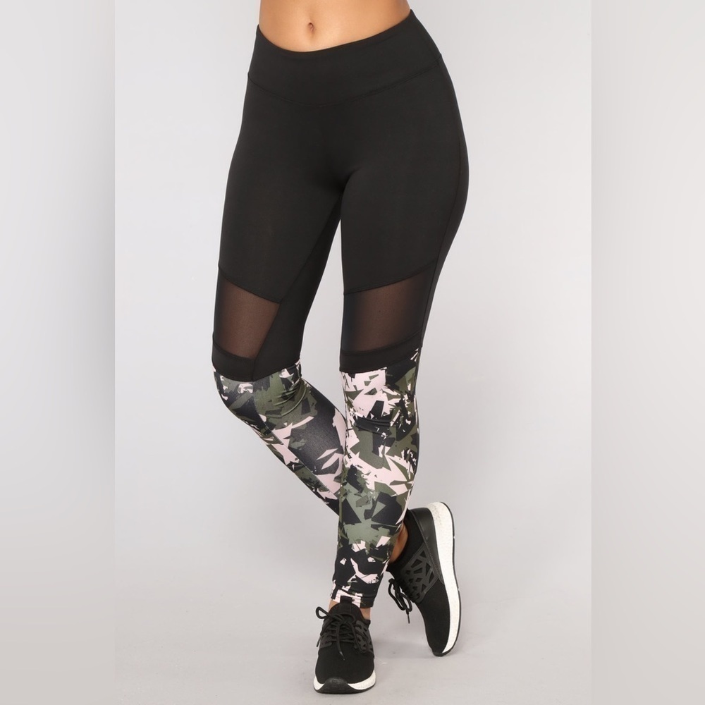 Balance Collection The Legging Dry Wik camouflage leggings Sz-S NWT    S17